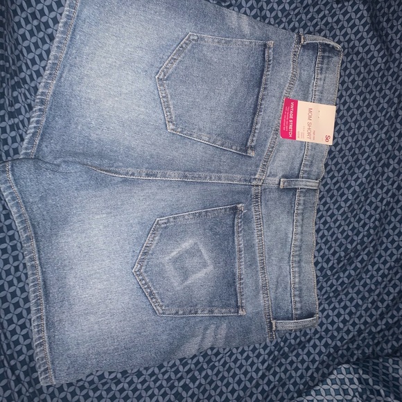 Blue denim mom shorts - Picture 2 of 3